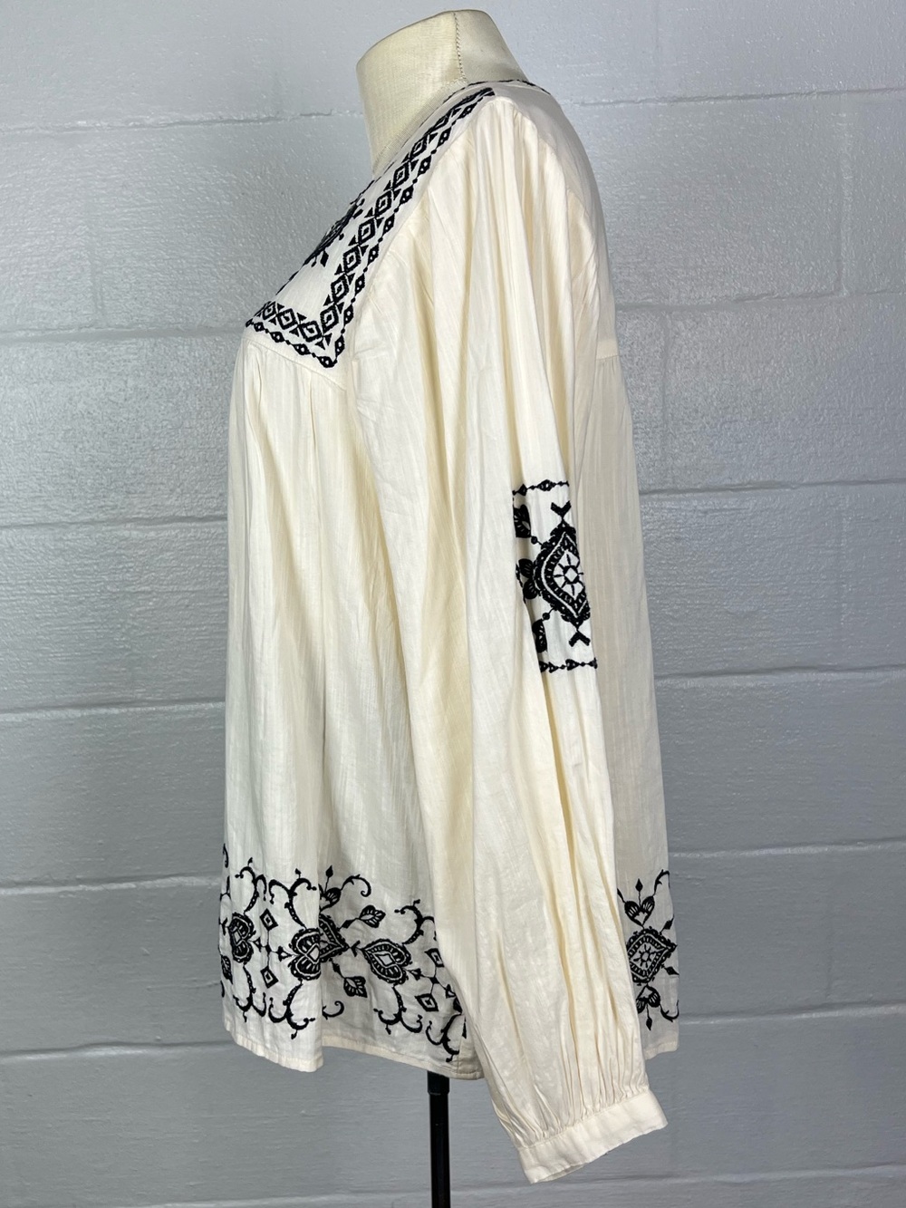 Old Navy Blouse Womens Size XL Embroidered Tassled Boho Peasant Festival - Picture 4 of 8